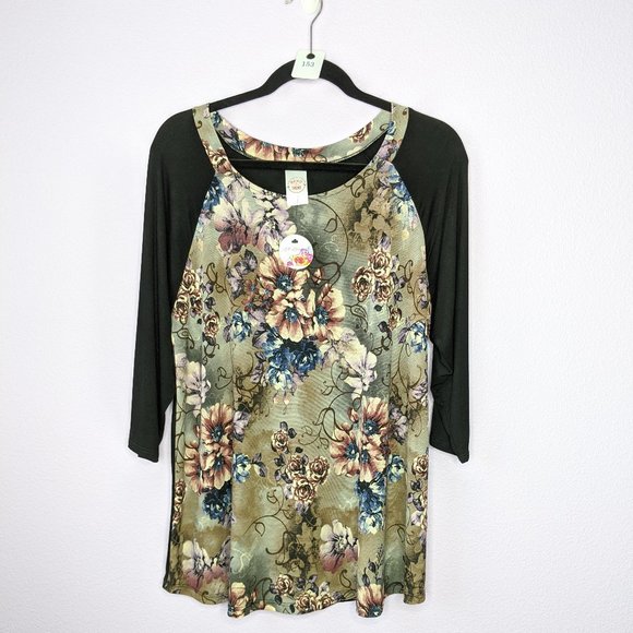 Floral Top w/ Solid Black Sleeves 2XL - Picture 1 of 2